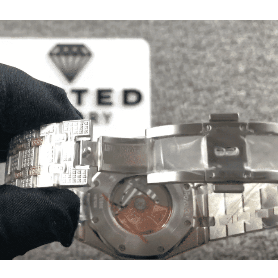 Audemars Piguet Royal Oak Selfwinding 15400SR.OO.1220SR.01 Iced Out Replica - Image 4