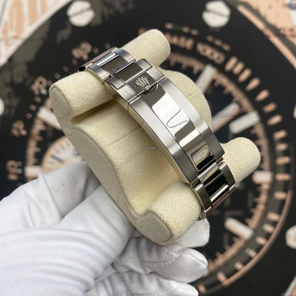 Rolex Submariner Date White Gold Men's Watch 116619LB - Image 8